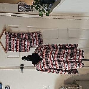 PJ's & Presents Winter Pajamas Size XL Tote G